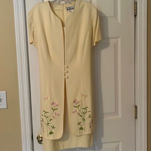 Gently worn Dress Barn Size 12 Dress - All 1 piece with tie back
